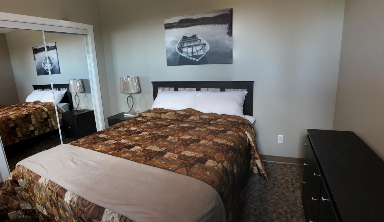 Alberta Beach Inn And Suites Exterior photo